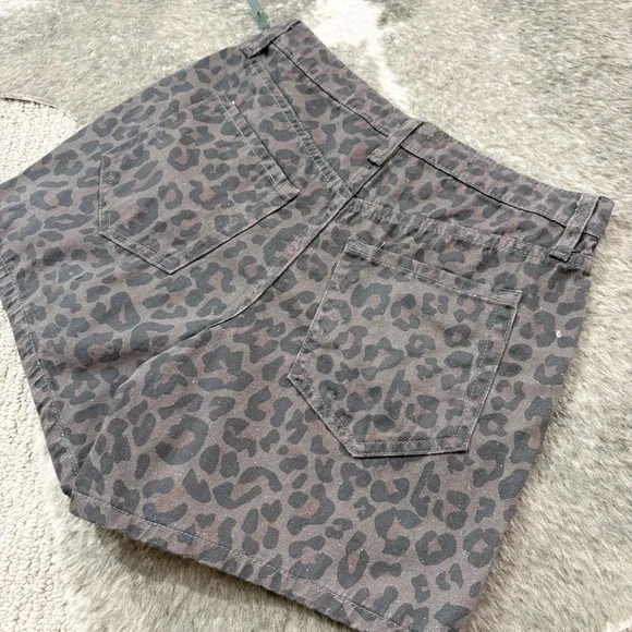 NWT Wild Fable Mid-Rise Leopard Shorts 0 - Picture 6 of 12